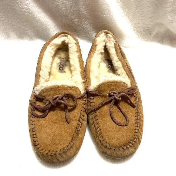 UGG Australia Womens Dakota Tan Suede Sheepskin Moccasin Slip-On Size 7 US - Picture 1 of 6